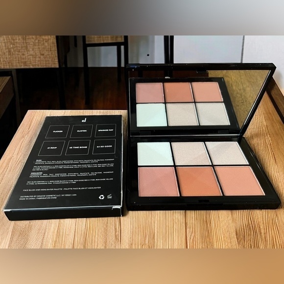 ✨ doucce Blush & Highlighting Palette - POSH POWDER PALETTE - Picture 4 of 4